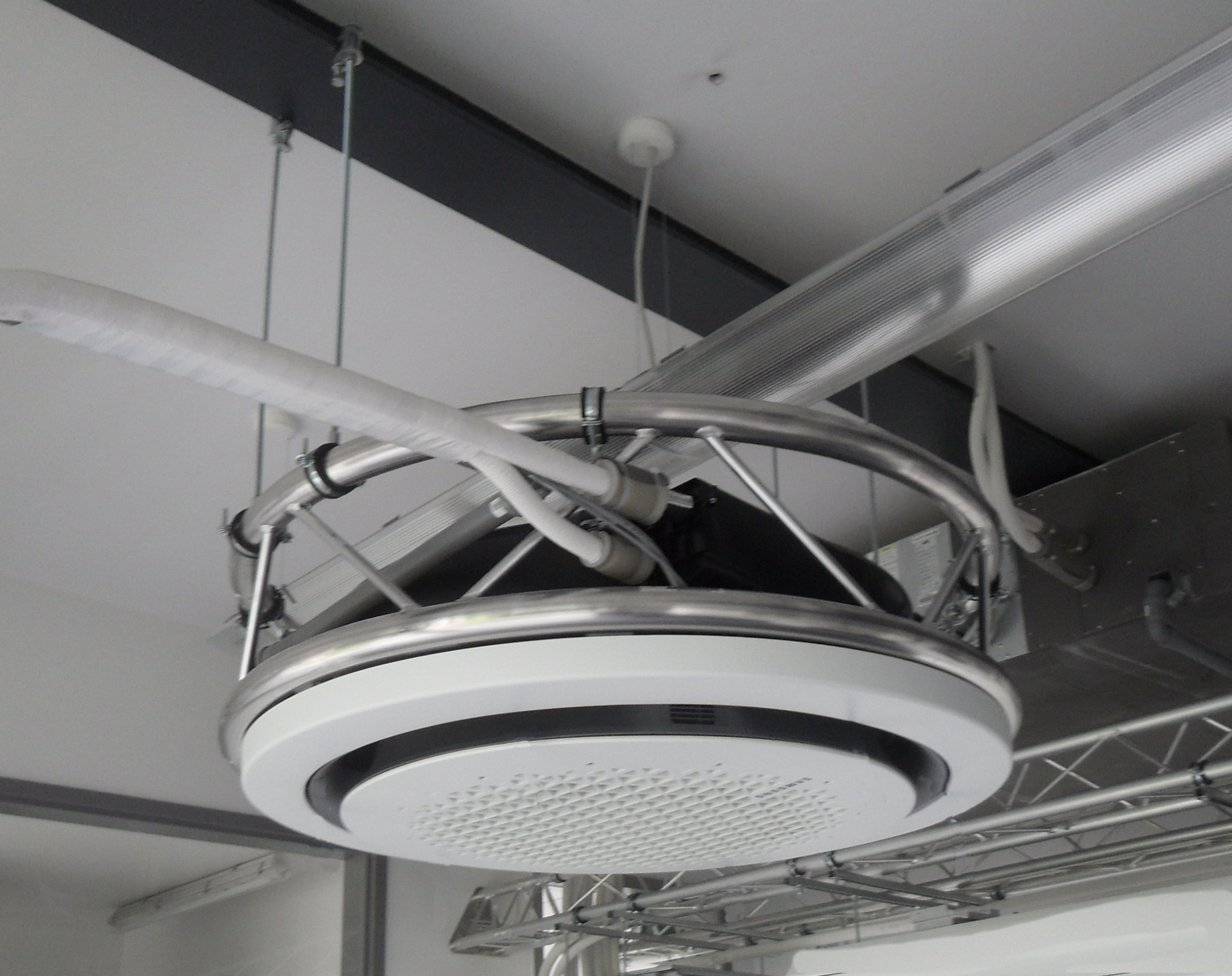 Splitsystem Wind-Free™ 360 ° Round Airflow AC 071 | Rund | R32 | NASA